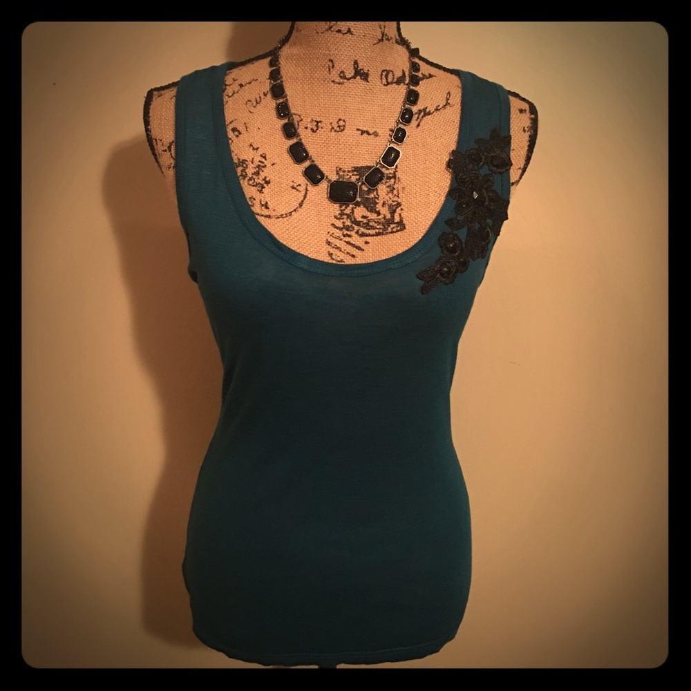 🌺 Body Central Green Embellished Tank Top 🌺